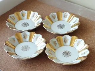 4 zlacené misky, porcelánka Lesov, 70.tá léta. cena za vše