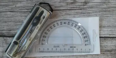 Žákovská/ studijní sada kružítko Maped, úhloměr, aj.