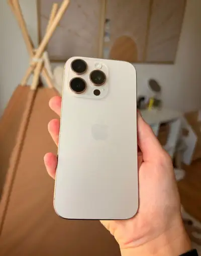 IPhone 16 Pro 128 GB – Desert Titanium