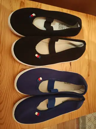 Modré cvičky velikost 33