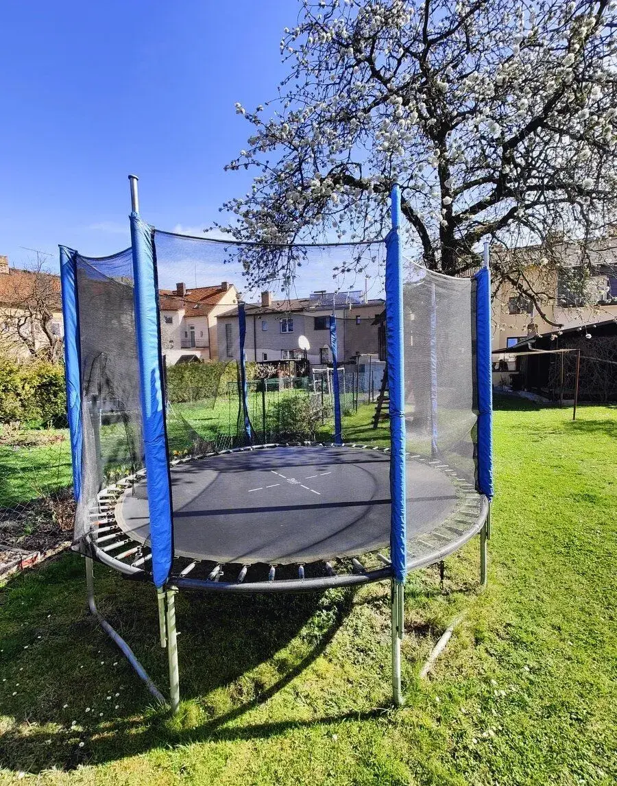 Trampolinu
