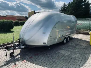 Brian James Race Shuttle – uzavřený autopřepravník