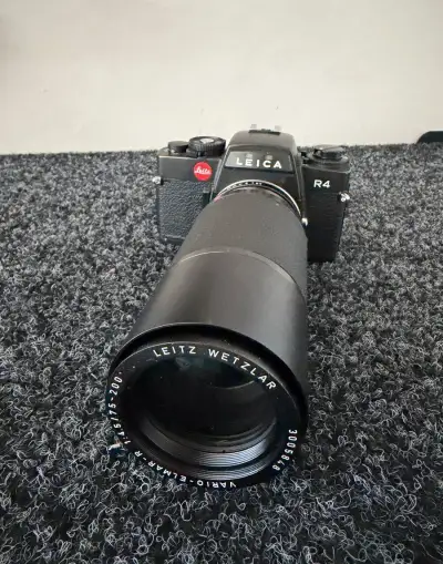 Leica R4 + Vario-Elmar-R 75–200 mm f/4,5