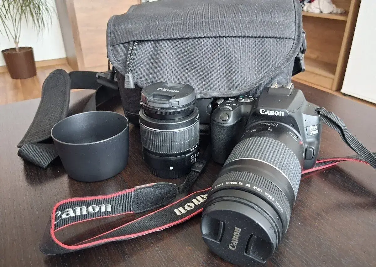 Canon EOS 250D s objektivy