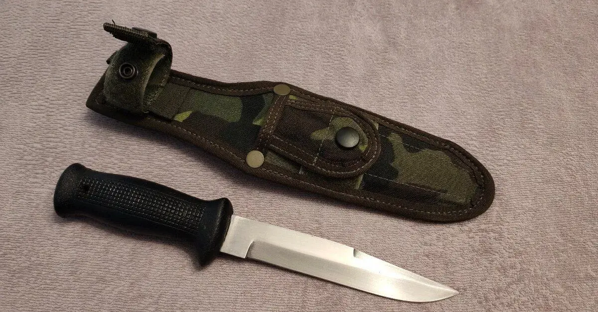 vojenský útočný lovecký nůž a maskovací pouzdro armádní