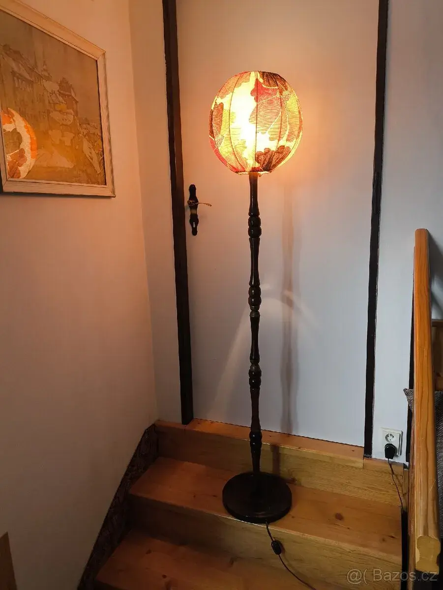 stojatá lampa