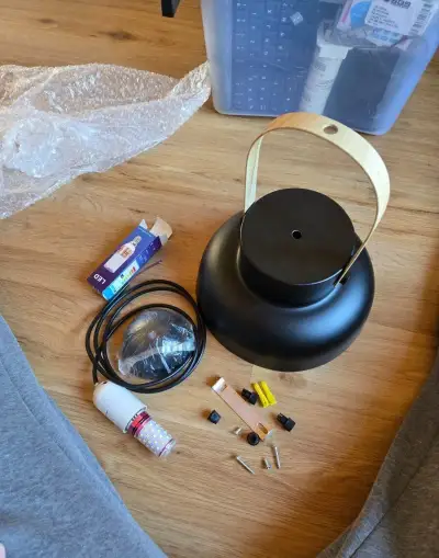 Závěsná lampa třeba do kuchyně