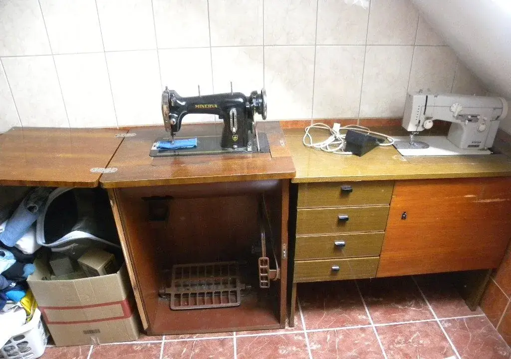 Šicí stroj MINERVA 122