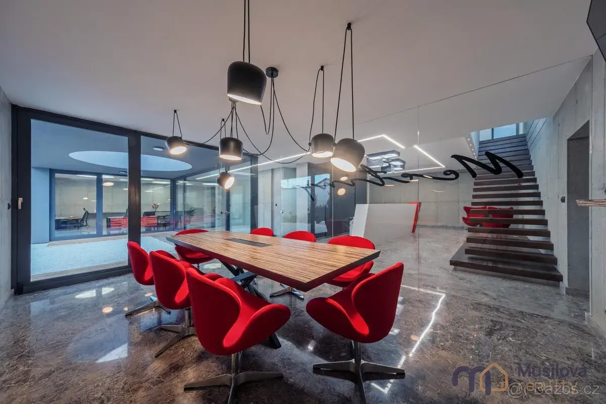 Prodej administrativní budovy 243 m2 pozemek 1.062 m2