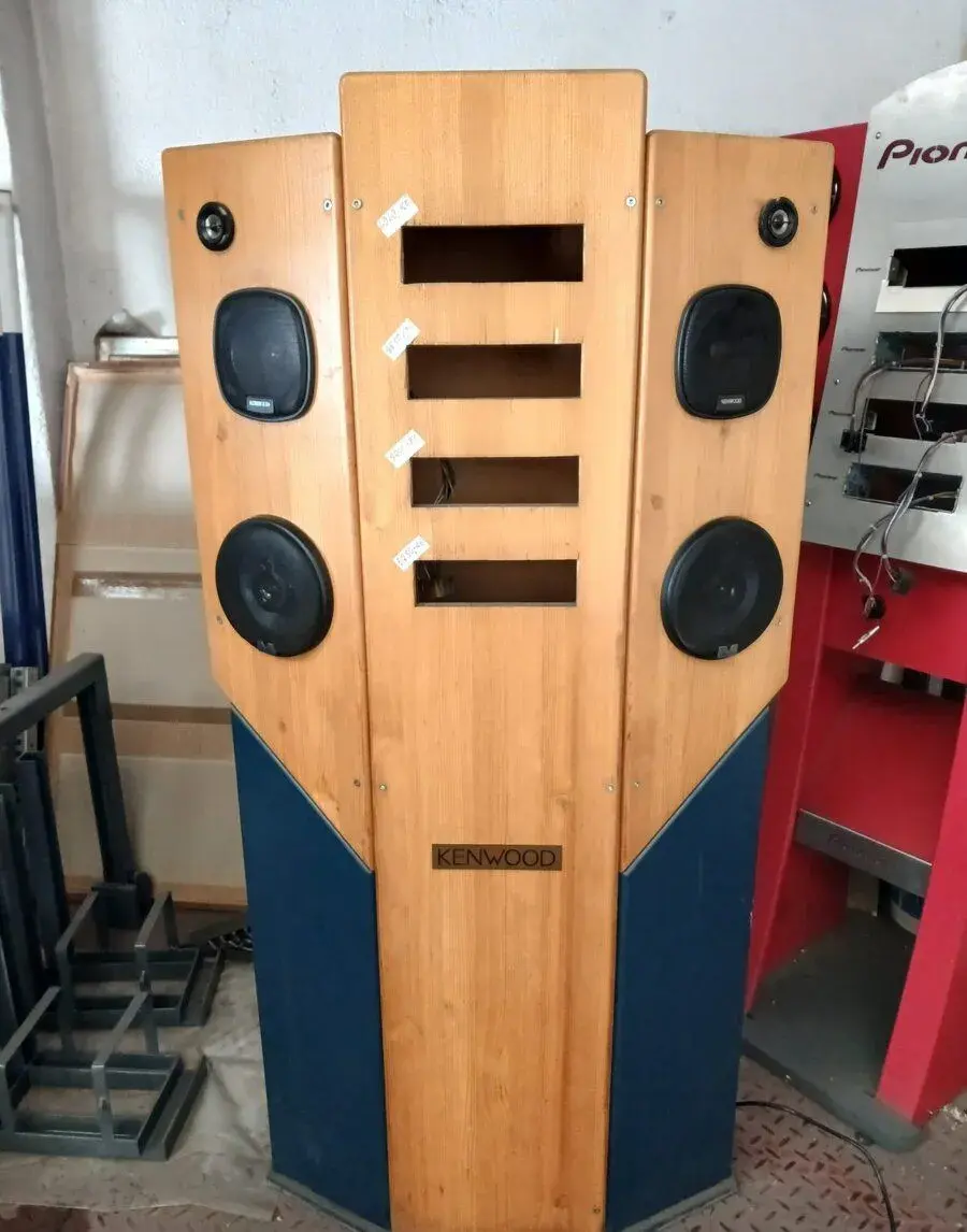 panel s reproduktory KENWOOD