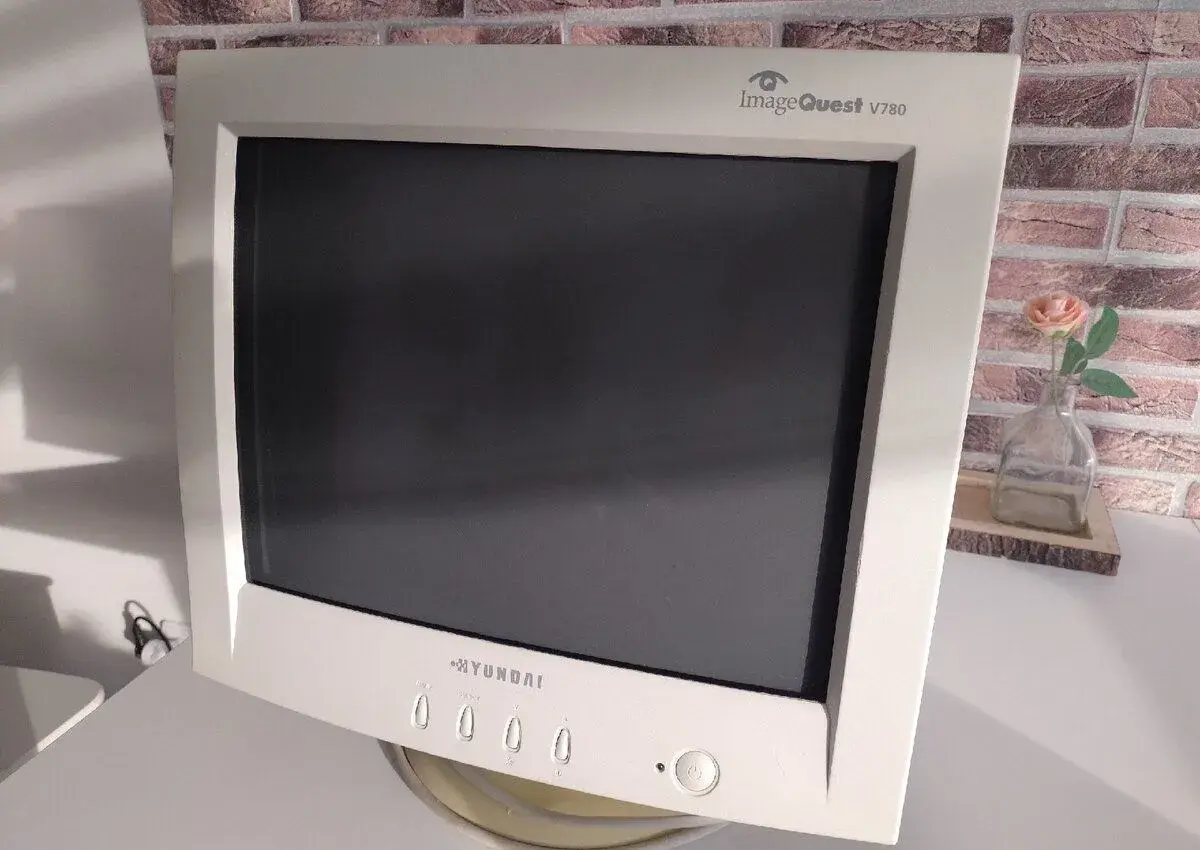 CRT monitor Hyundai ImageQuest V780