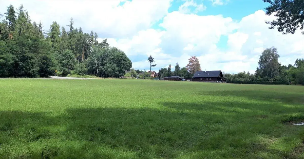 Rozsáhlý stavební pozemek v obci Lipinka, okres Olomouc