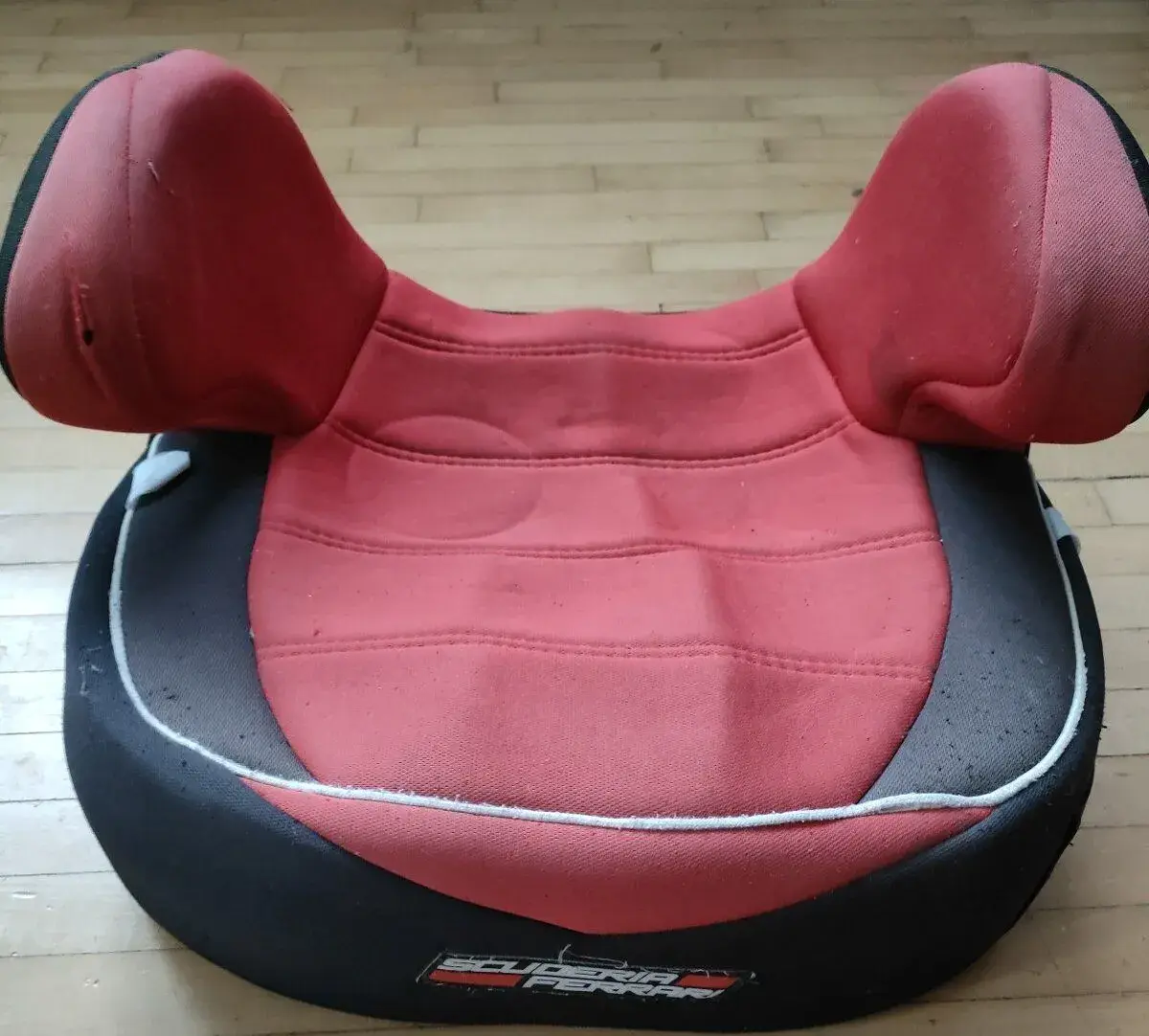 Podsedák Ferrari