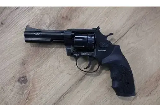 Dvě flobertky 6mm bez hlášení na PČR Alfa 641 a 661 6mm