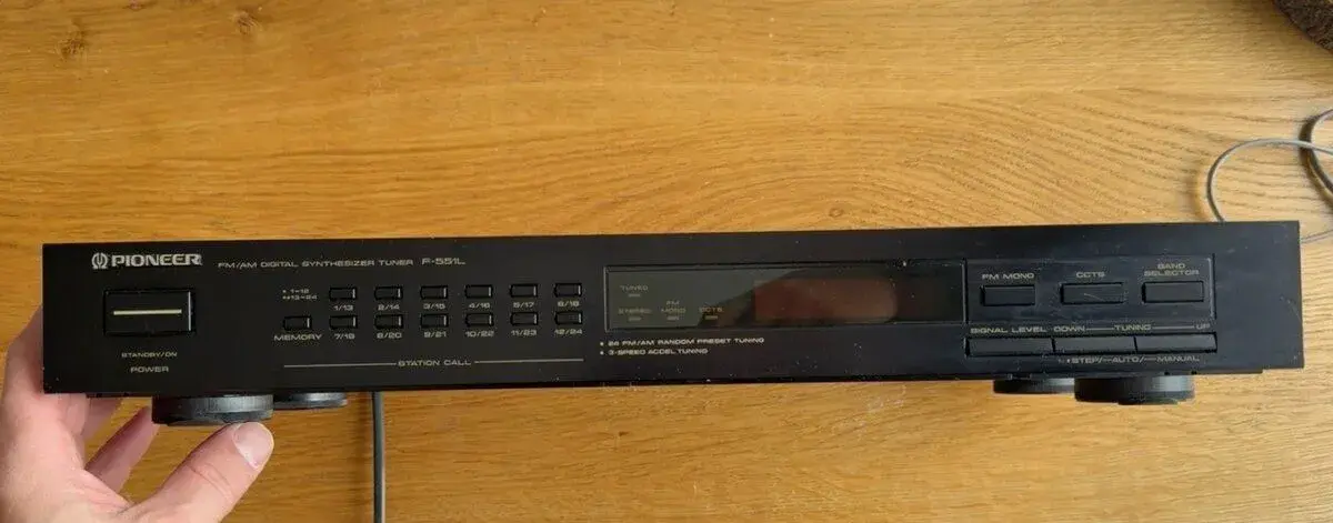 Digitální FM/AM tuner Pioneer F-551L