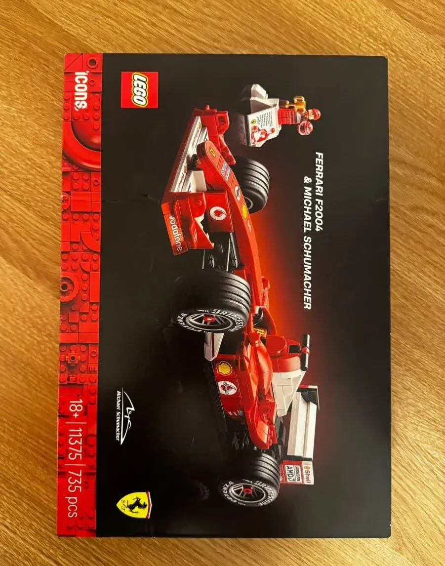 LEGO Icons 11375 Ferrari F2004 a Michael Schumacher
