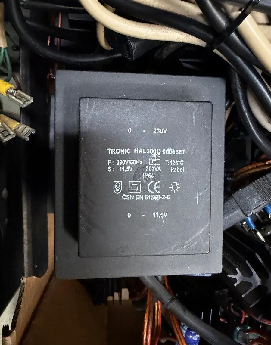 Napájení, zdroj napětí 230V-12VAC + měnič 12VAC na 12VDC