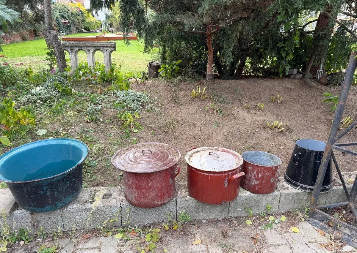 Smaltové hrnce a hrnec na sádlo a poklička