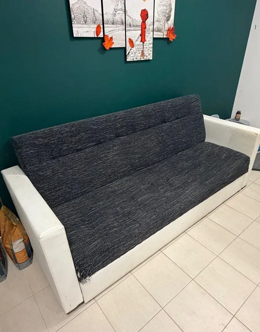 rozkládací gauč s úložným prostorem