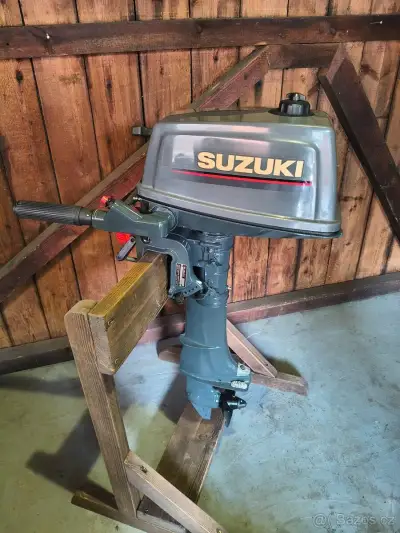 Závěsný motor Suzuki DT4