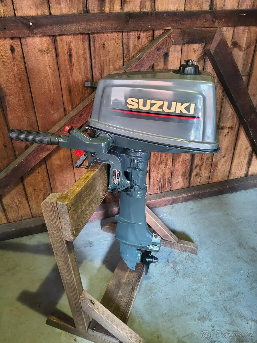 Závěsný motor Suzuki DT4