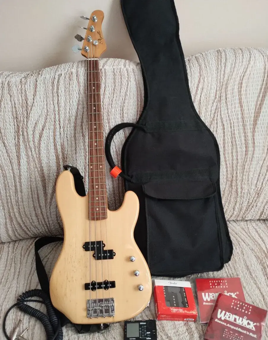 Baskytara Apollo PJ Natural + Fender Yosemite PJ Set + Přísl