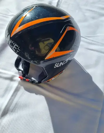 Dětská lyžařská helma zn.SUN HELMET