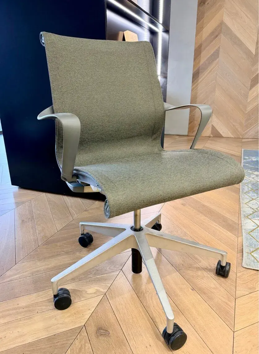 kancelářská židle Herman Miller Setu - top stav, více ks