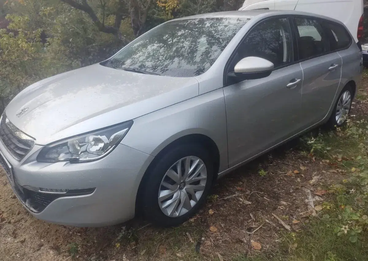 Peugeot 308 – 2015, 180 000 km
