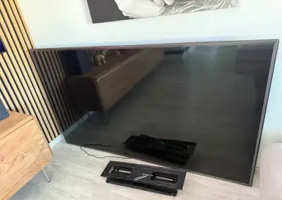 LG 75 “ - 190 cm s držákem na zeď