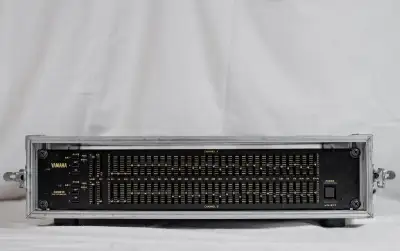 Equalizer YAMAHA Q 2031B & case