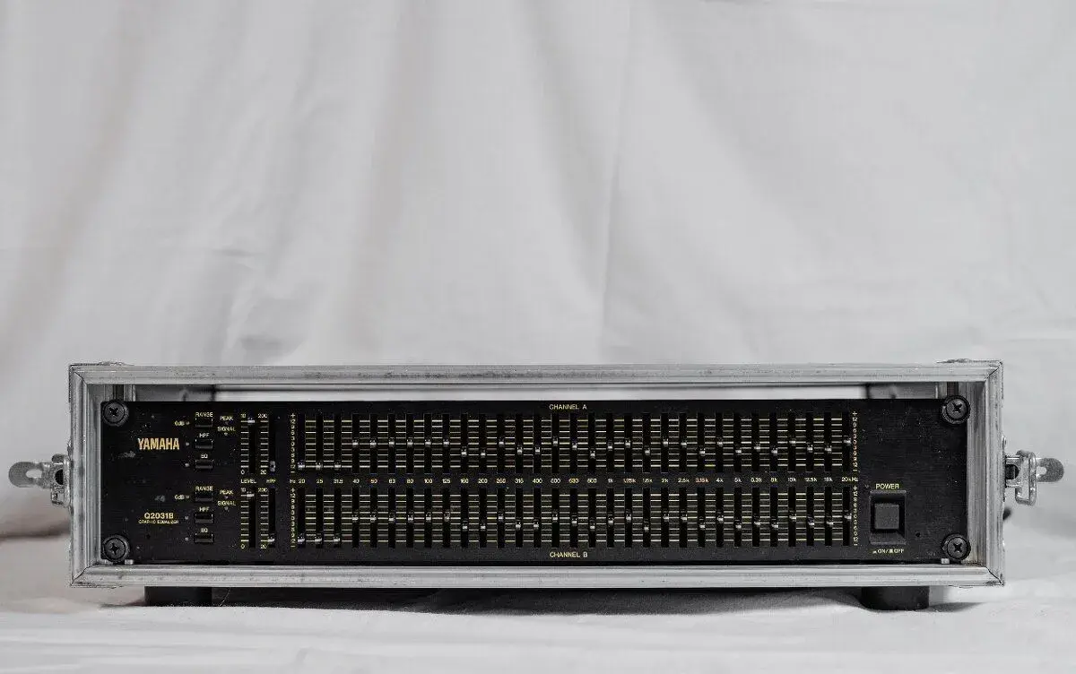 Equalizer YAMAHA Q 2031B & case