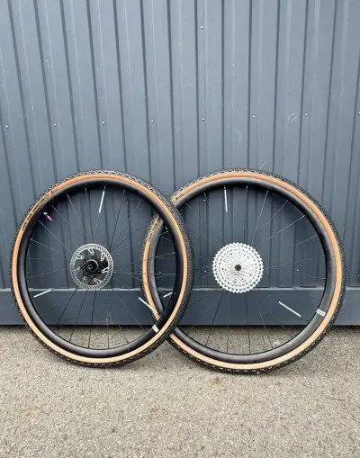 Gravel zaplet. Kola URSUS