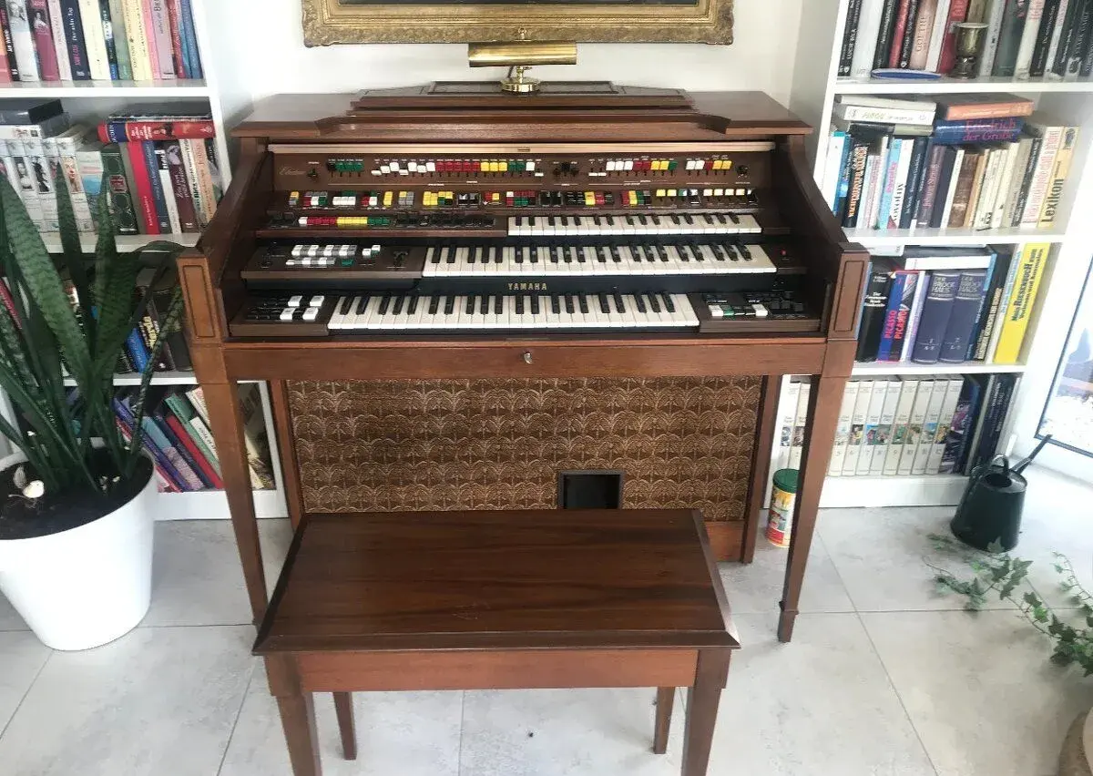 varhany Yamaha D-85