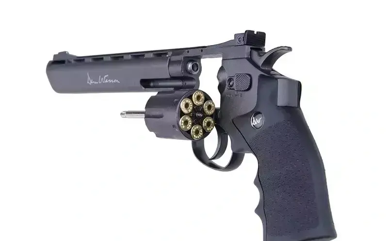 Revolver Dan Wesson 6mm + příslušenství
