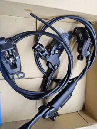 4 pístkové kotoučové brzdy SRAM DB8 (set přední + zadní)
