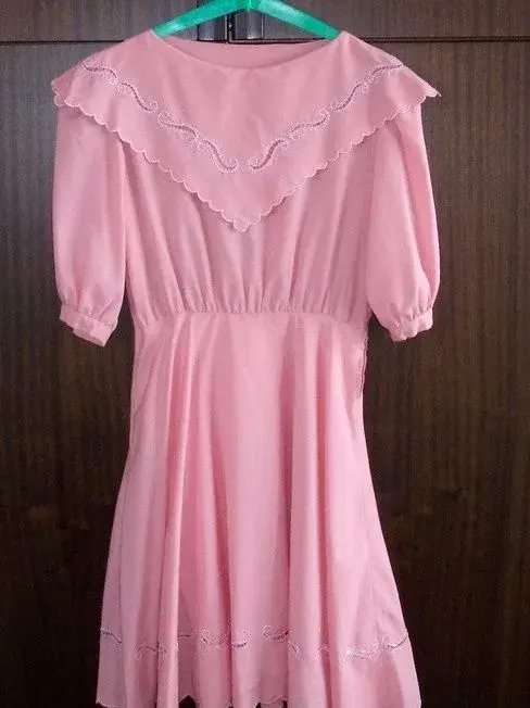 Originální vintage starorůžové šaty vyšívané