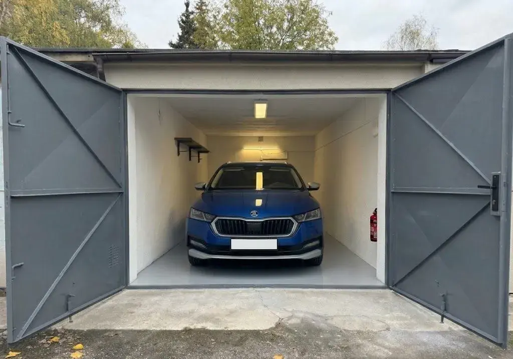 Pronájem suché garáže 16 m² po rekonstrukci – HK Severní