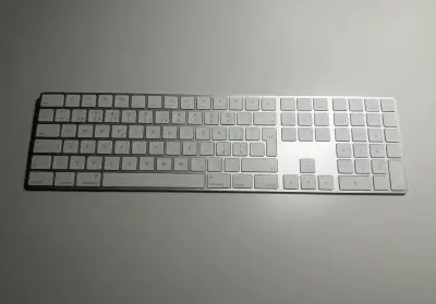 Apple Magic Keyboard s číselnou klávesnicí, stříbrná - CZ