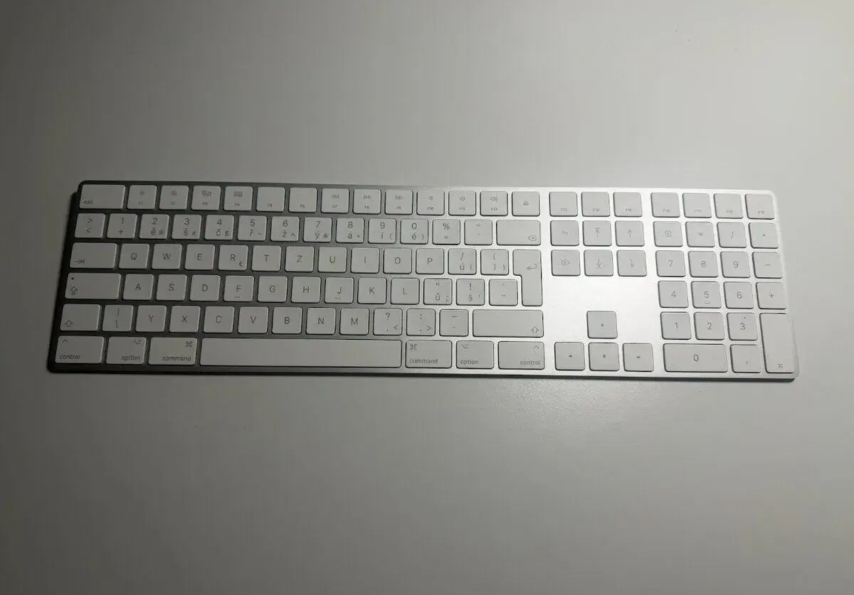 Apple Magic Keyboard s číselnou klávesnicí, stříbrná - CZ