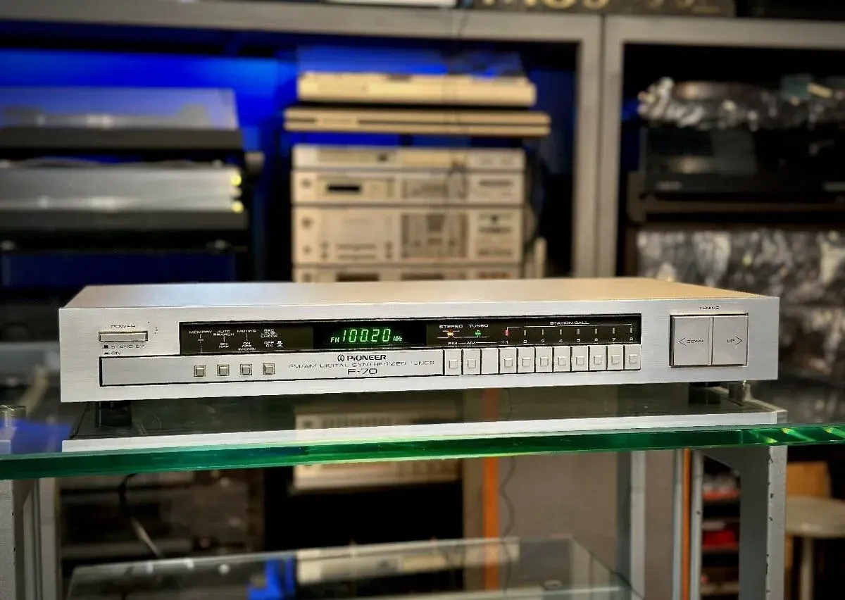 PIONEER F-70 (r.1983) 120V