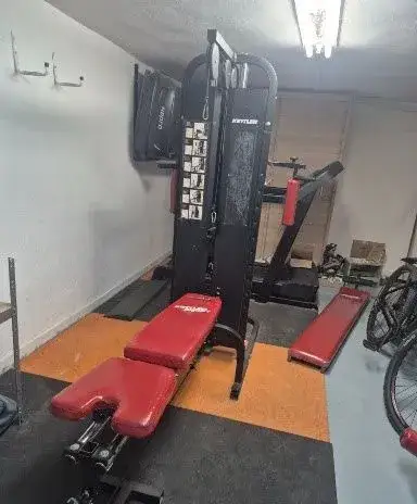 Posilovací věž Kettler Sport + bohaté příslušenství
