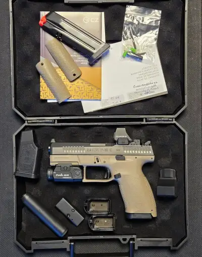 nová CZ P-10 C OR + kolimátor + svítilna