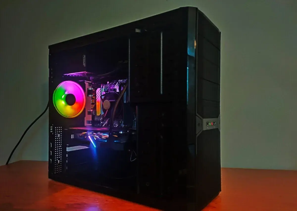 Herní PC - 12 jader, AMD RX5700 XT 8 GB (výkon RTX4060)