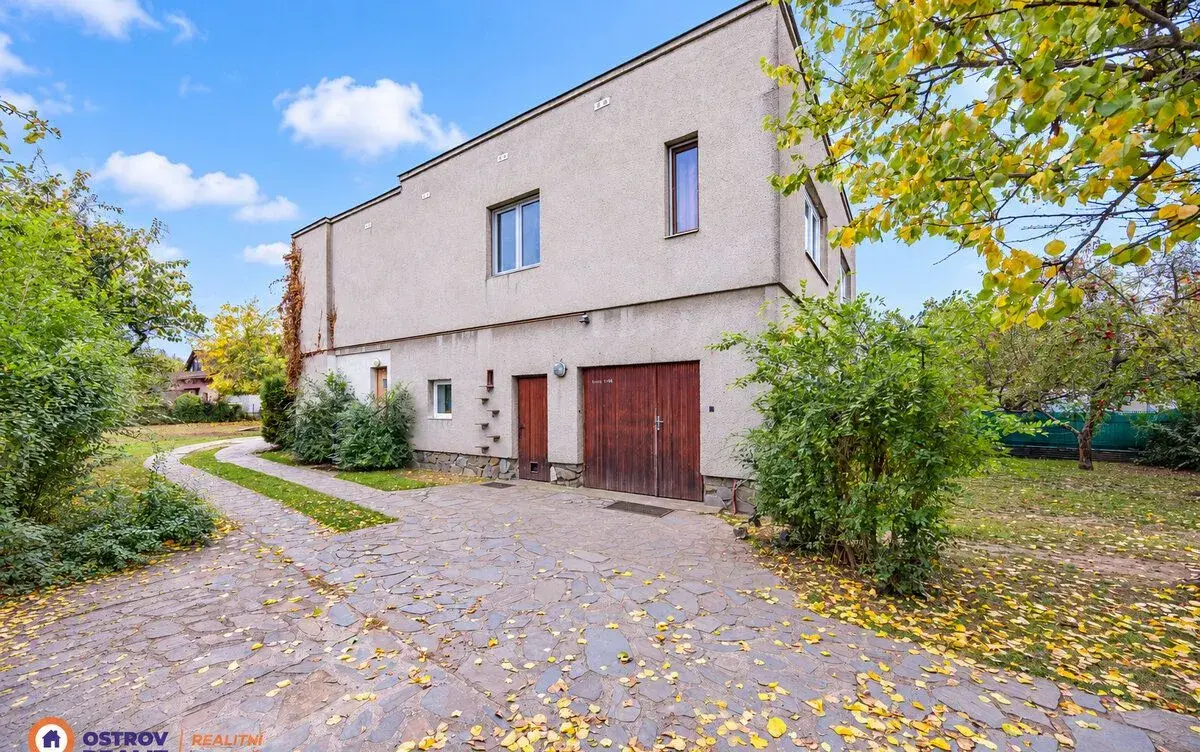 Prodej, vícegenerační rodinný dům s garáží, pozemky 928 m2,