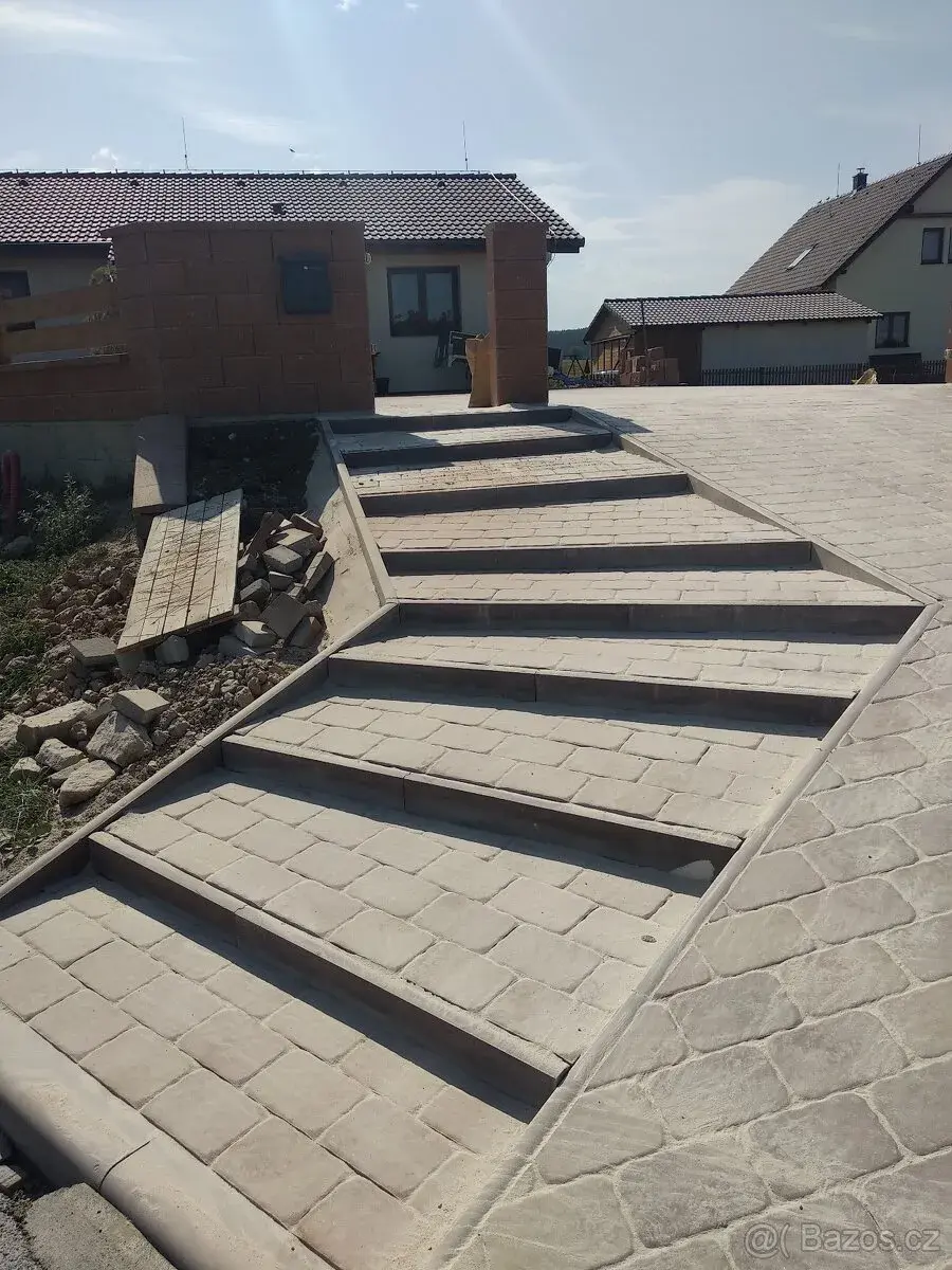 Zámková dlažba , obrubníky , palisády , příprava podloží