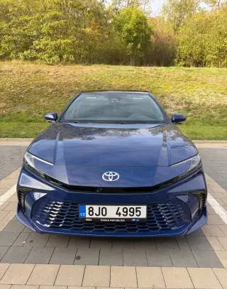 Toyota Camry – 2025