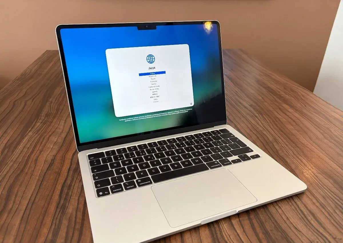 MacBook Air 13" M4 16GB/256GB stříbrný, CZ, odpočet DPH