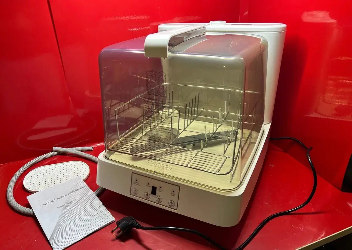 Kompaktní stolní mini myčka nádobí „Smart Dishwasher 1949“