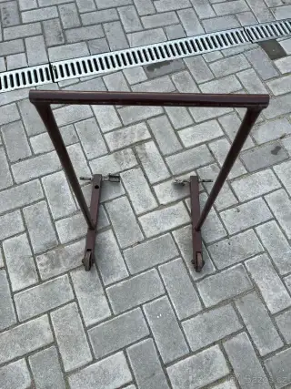 Stojan na menší motorku